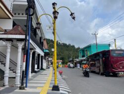 Percantik Sarangan, Bank Jatim Kucurkan CSR Berupa Lampu Hias