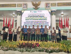 Bupati Madiun Bersama BPN Serahkan Sertipikat PTSL