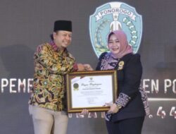 Ponorogo Raih Penghargaan “Menuju Informatif” dalam Ajang KI Awards 2025