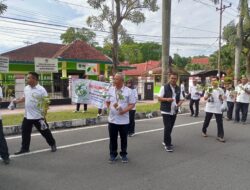 Sambut Tahun Baru, Perhutani Blitar Lakukan Pembagian Bibit Tanaman Secara Gratis