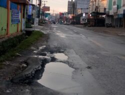 Belum Lama Diperbaiki, Jalan Provinsi di Lampung Sudah Berlubang Lagi