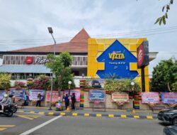 Masyarakat Madiun Beri Dukungan Moral kepada Pak Maidi lewat Karangan Bunga dan Istigosah