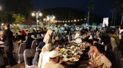 Suasana out door pengunjung yang buka puasa di Grand Whiz Hotel Trawas
