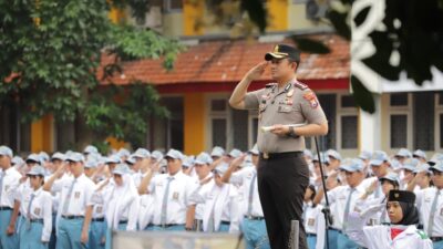 Kapolres Magetan Jadi Pembina Upacara di SMAN 2 Surabaya, Ajak Siswa Berprestasi dan Jauhi Narkoba serta Pelanggaran Lalu Lintas