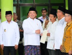 Serahkan Sertipikat di Banten, Menteri Nusron Wahid : Mari Percepat Sertipikasi Tanah Wakaf