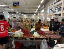 Polres Ponorogo Melalui Satgas Saber Awasi Pasar untuk Jaga Harga Tetap Stabil