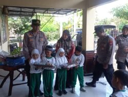 Siswa RA NU 053 Wardatul Athfal Klaten Gegeran Sambangi Polsek Sukorejo