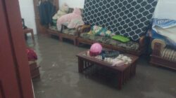 Luapan Air Rendam Permukiman Warga di Sempol