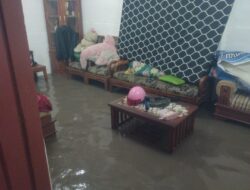 Luapan Air Rendam Permukiman Warga di Sempol