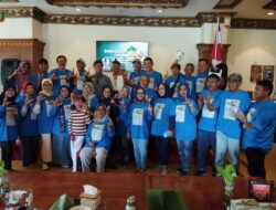 Suasana Semarak Warnai Launching Buku Karya Alumni Stikosa AWS di Surabaya