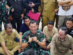 Pangdam XXI/Radin Inten Temui Mahasiswa dan Awak Media dalam Dialog Terbuka