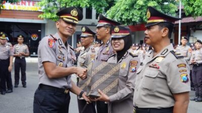 Kapolres Ponorogo Gelar Sertijab Kapolsek dan Beri Penghargaan untuk Personel Purna Tugas