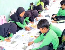 Kekurangan Ruang Kelas, Murid SD di Magetan Belajar di Teras Sekolah
