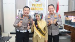 Aksi Berani Emak-emak Hentikan Bus, Berbuah Gelar Duta Lalu Lintas