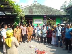 PROTES TEGAS WARGA: SAMPAH DIBUANG DI HALAMAN KANTOR KELURAHAN, TPS WADUNG AKAN DIKOSONGKAN