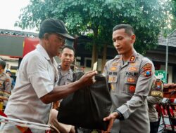 Wujud Polri untuk Masyarakat, Polres Ponorogo Bantu Mahasiswa, Ojol, Tukang Sapu,dan Tukang Becak