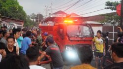 Sigap Tangani Kebakaran, Prajurit Yonif 945/PPC Lindungi Permukiman Warga