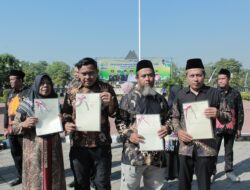 Momentum Hari Jadi Kabupaten Madiun ke-458, Kantor Pertanahan Kabupaten Madiun Serahkan Sertipikat PTSL dan Tanah Wakaf Secara Simbolis