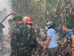 Respons Cepat TNI-Polri Padamkan Kebakaran Rumah di Tanggamus, Kerugian Capai Rp300 Juta