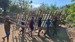 Gotong Royong TNI dan Warga Warnai Pembongkaran RTLH Milik Mbah Parmi