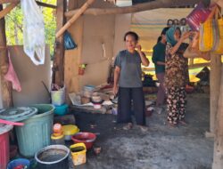 Rasa Syukur Mbah Parmi Tercurah Lewat Sarapan untuk Satgas dan Warga
