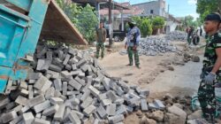 Material Paving Berkualitas Dukung Pembangunan Jalan Poros Desa Bulu Lor
