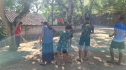 Satgas TMMD dan Murid Sekolah Minggu Bersih-Bersih Halaman Vihara Vimalakirti