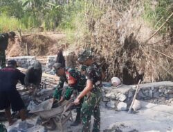 Serka Djarno Rangkap Tugas: Babinsa Sekaligus Penggerak TMMD 129 di Bulu Lor