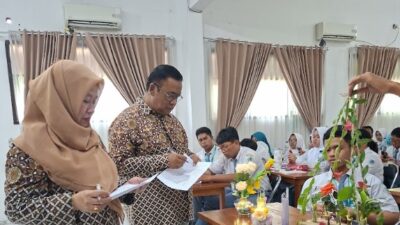 Limbah Alat Lab Bekas Disulap Jadi Media Budidaya, Tim Kimia UM Dorong Green Economy di SMAN 3 Sidoarjo