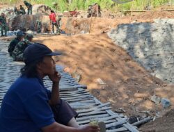 Warga Bulu Lor Ikhlas Tebang Bambu Demi Kelancaran Pembangunan Jembatan Bibis