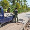 Relakan Pickup untuk TMMD, Warga Ngipik Dukung Paving Jalan Desa