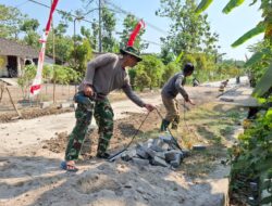 Siang Ukur Malam Cor, Strategi TNI dan Warga Kebut Paving Jalan Hindari Panas