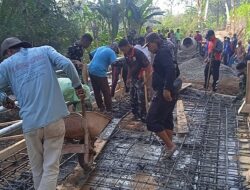 Gotong Royong TNI-Warga, Jembatan Penghubung Dukuh Bibis-Gupit Terus Dikebut
