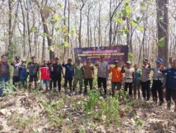 Antisipasi Musim Kemarau, Polsek Sukorejo Bersama KPH Pasang Banner Larangan Karhutla