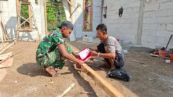 Tradisi Pasang Bendera Merah Putih di Puncak Molo Rumah RTLH TMMD 129