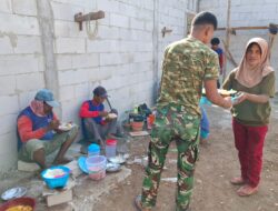 Secangkir Kopi Mbah Parmi Hangatkan Satgas TMMD di Bulu Lor