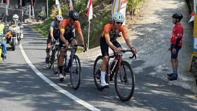 Debut Ngebel KOM Banjir Peminat: 500 Cyclist dari 7 Negara Taklukkan Tanjakan Telaga Ngebel
