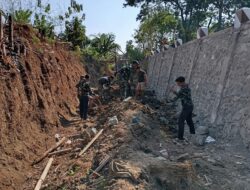 Pembangunan Talud Ngipik Tuntas, Satgas TMMD 129 Lanjut Ratakan Dasar Sungai
