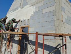 Kejar Target 90%, Satgas TMMD 129 dan Warga Bulu Lor Kebut Plesteran RTLH Milik Puguh