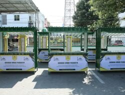 BAZNAS Ponorogo Bagikan 15 Warung Kontainer untuk UMKM Alun-Alun