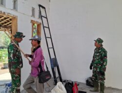 Demi Keamanan, Satgas TMMD 129 Pasang Instalasi Listrik Baru di Rumah Ibu Parmi