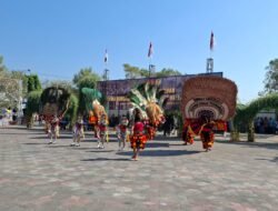 Dua Grup Reyog Tampil Kolaborasi Meriahkan Penutupan TMMD Ke-129 di Jambon