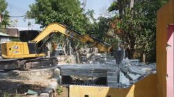 BBWS Bengawan Solo Tertibkan 12 Bangunan Liar di Saluran Irigasi Tambran
