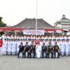 Dandim Ponorogo Ikuti Upacara Penurunan Bendera HUT RI ke-81 di Alun-alun Ponorogo