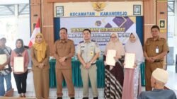 Wakil Bupati Magetan Serahkan 84 Sertipikat PTSL kepada Masyarakat Kelurahan Manisrejo