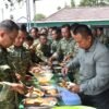 Kebersamaan di Serambi Aula, Kodim 0802/Ponorogo Pererat Soliditas Lewat Makan Siang