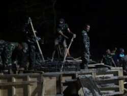Warga dan TNI Kompak Lembur Cor Jembatan Perintis Garuda Penghubung Pinggirsari – Nambangrejo