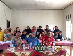 Mahasiswa PPG UMPRI Gagas Sabun Cair Berbahan Lokal Lewat Projek BERSERI di Pringsewu