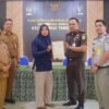 Penyerahan Sertifikat Tanah Dalam Rangka Tukar-Menukar Tanah di Kelurahan Takeran