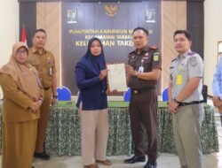 Penyerahan Sertifikat Tanah Dalam Rangka Tukar-Menukar Tanah di Kelurahan Takeran